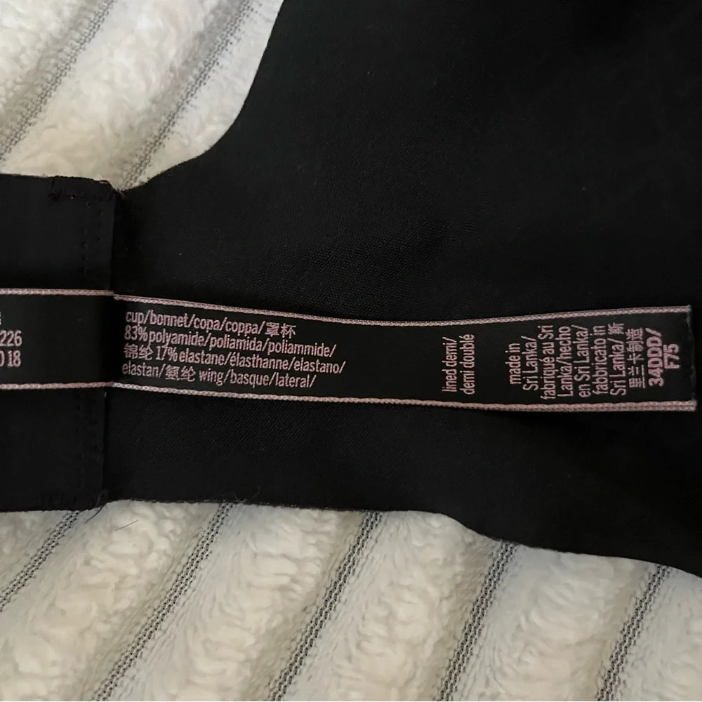 VS Black No Show Bra